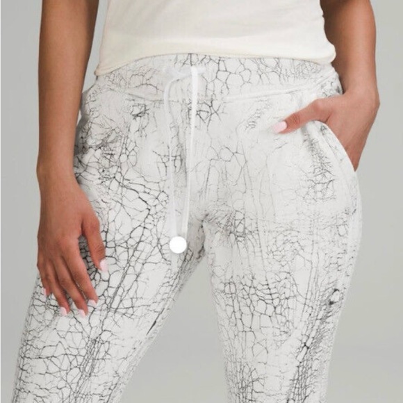 Lulu lemon jogger /4 NWT - Picture 3 of 5